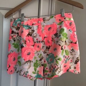Floral scalloped trim shorts